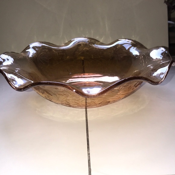 Floragold Louisa Iridescent ruffled fruit bowl - Picture 2 of 9